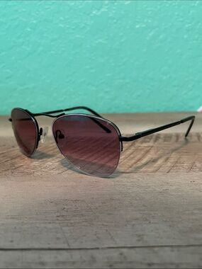 August Holiday Women’s Aviator Sunglasses - Purple Gradient Lenses